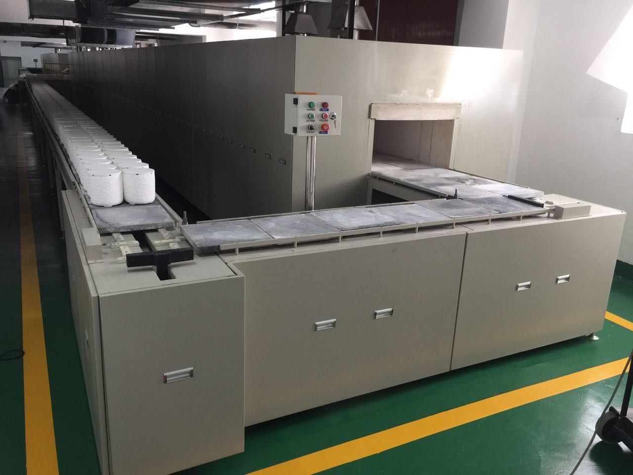 排膠爐工(gōng)作(zuò)原理(lǐ)和(hé)對(duì)生(shēng)産過程的(de)影(yǐng)響